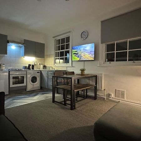 Flat In The Heart Of Camden Town Apartment London Bagian luar foto